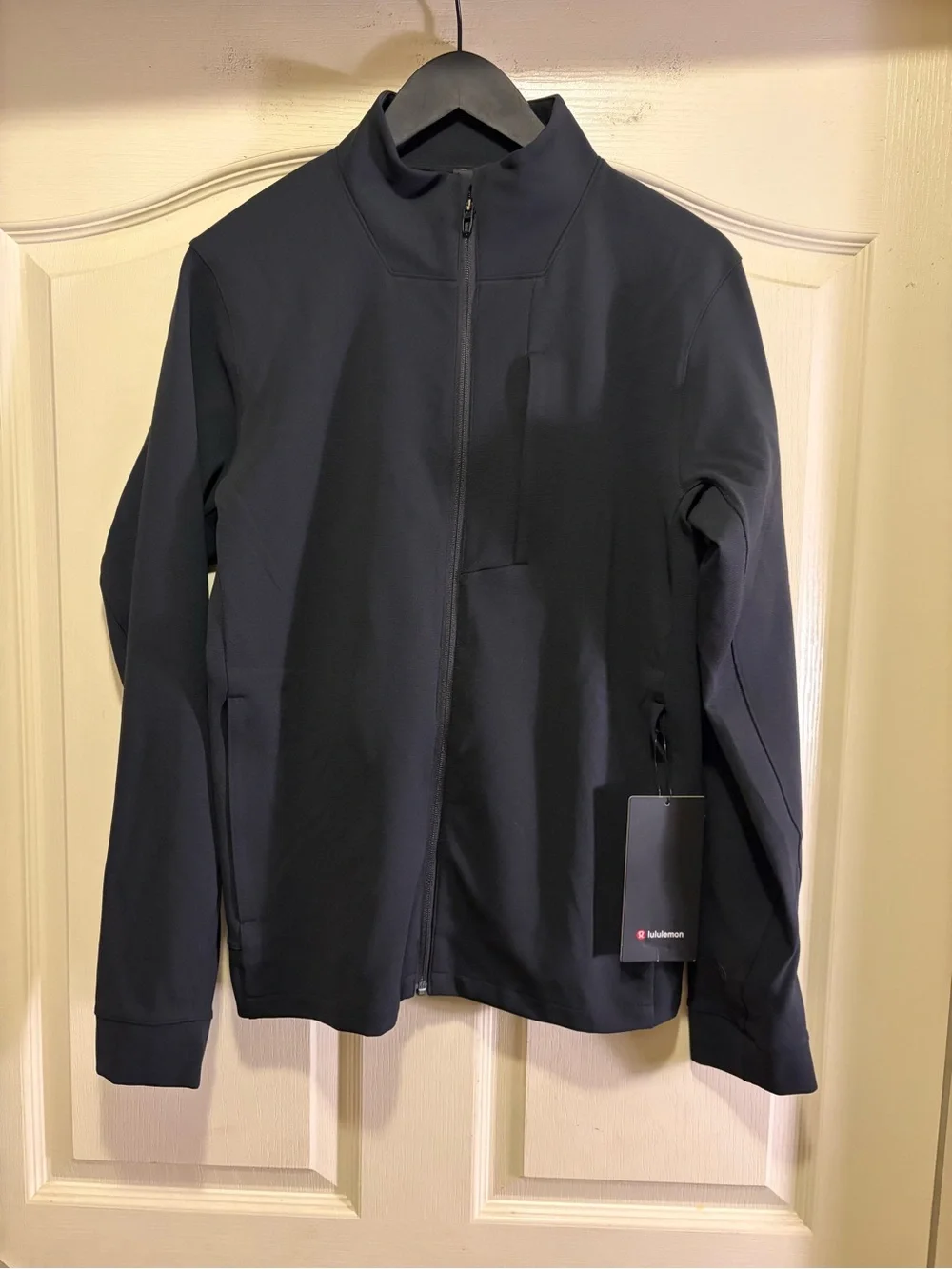 Lululemon Men’s “Sojourn” Jacket (L) *NEW FOR FALL/WINTER*